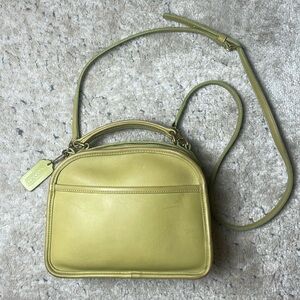 Vintage Coach Lime Green Lunchbox 9991